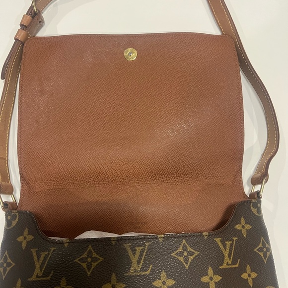 Authentic  LOUIS VUITTON  Monogram Musette Tango short Great Condition - Picture 7 of 10